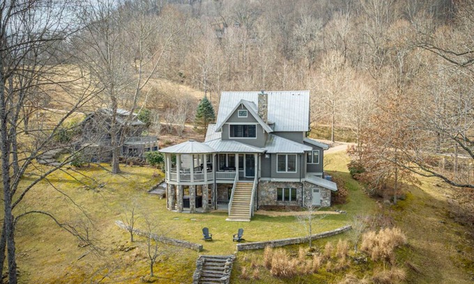 Leicester Casa | Whisper Mountain Lodge | Luxurious Home with Long-range Mountain Views