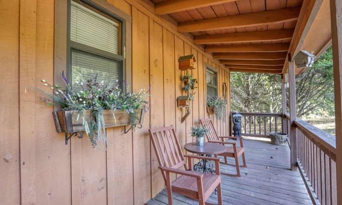 Cosby Cabina | Whispering Creek - 2 Bedrooms, 1 Baths, Sleeps 6 Cabin by RedAwning