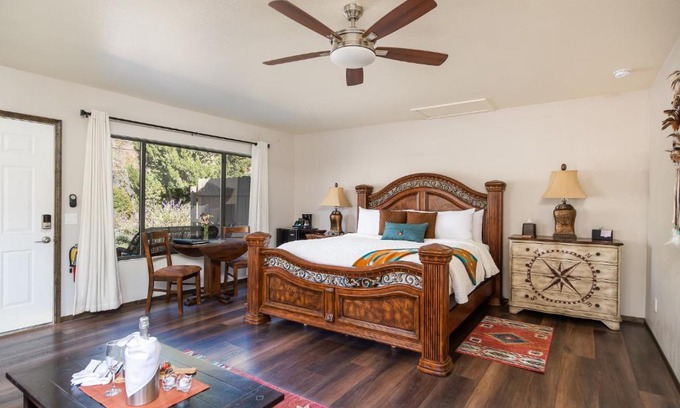 Uptown Sedona Cama Y Desayuno | Whispering Creek Bed & Breakfast