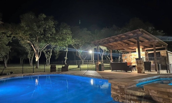Dripping Springs Casa | Whispering Oaks Estate con WiFi / piscina / fogata / senderos naturales