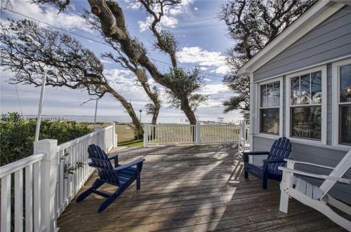 Harkers Island Casa | Whispering Oaks home