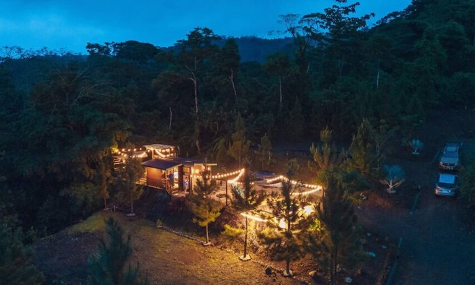 Vieja Cabina | Whispering Pine Cabin con vista al Volcán Arenal