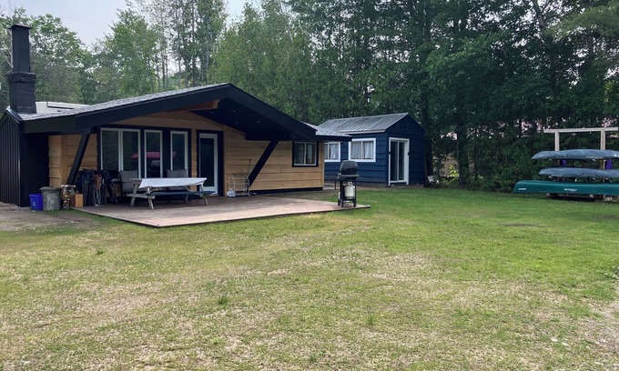 Algoma District Cabaña | Whispering Pines Cottage