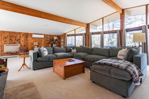 Pocono Pines Casa | Whispering Pines Chalet Game Room Fire Pit