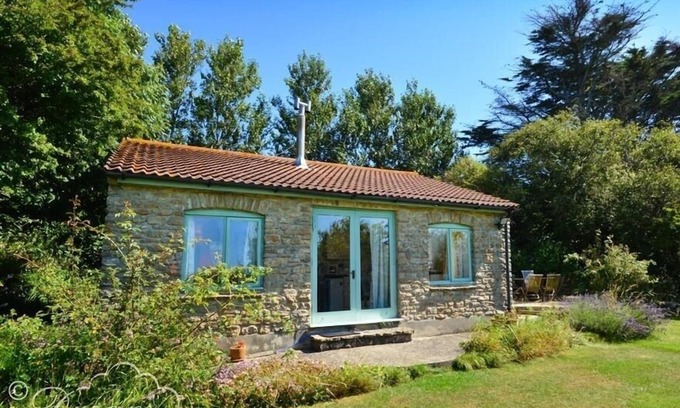 West Bexington Cabaña | Whispering Pines Cottage, WEST BEXINGTON