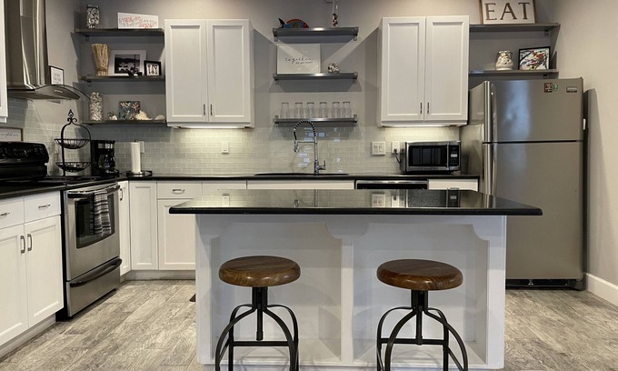 Naples Casa | Whispering Pines Guest House