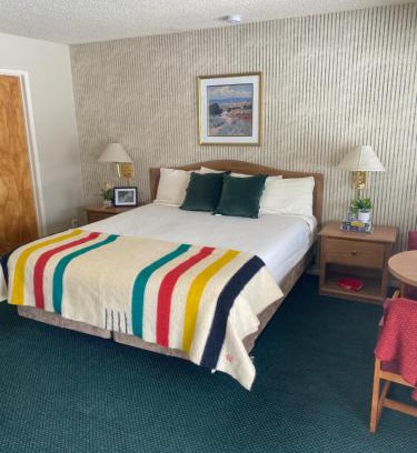 June Lake Hotel | Whispering Pines