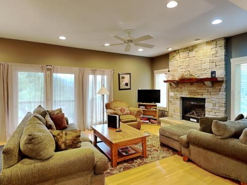 Thayerville Casa | Whispering Pines