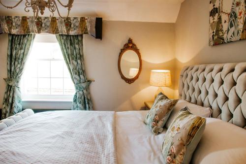 Bewdley Casa | Whispering Place Georgian Grade II Sleeps 6 Adults 3 mins from Safari Park & Steam Train