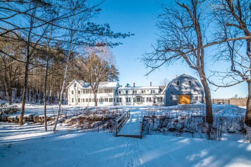 Buckfield Casa | Whispering Waters Farmhouse and Wedding Barn