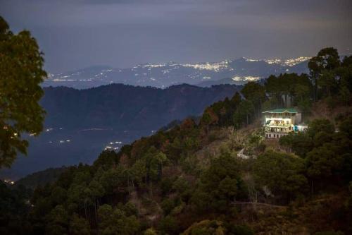 Kasauli Hotel | Whispering Woods Homestay Kasauli !