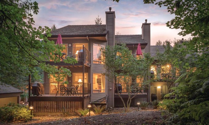 Welches Hotel | Whispering Woods Resort