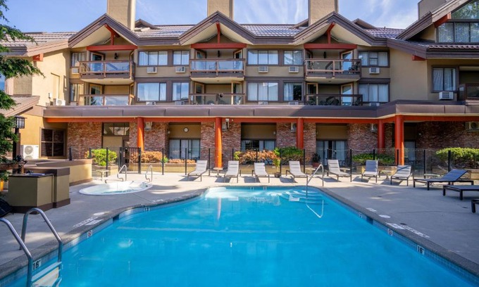 Whistler Village Hotel | Whistler Village Inn & Suites