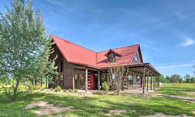 Broken Bow Cabina | WHIT's END country life NEAR all the fun in Hochatown & Broken Bow! HOT TUB too