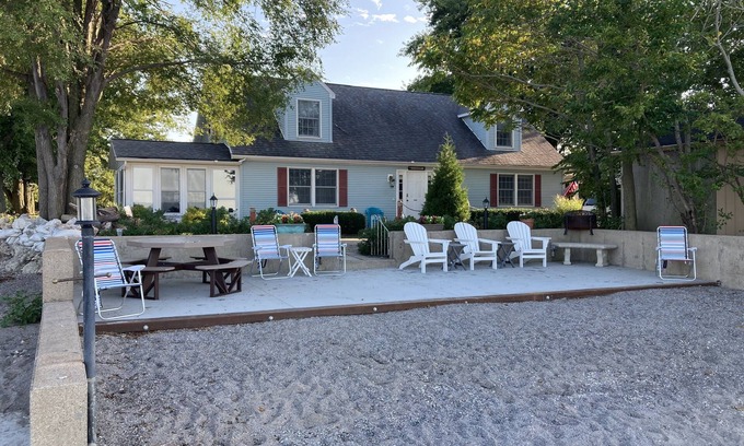 Oak Harbor Casa | Deliciosamente espaciosa casa privada frente a la playa para 13 personas en el lago Erie!