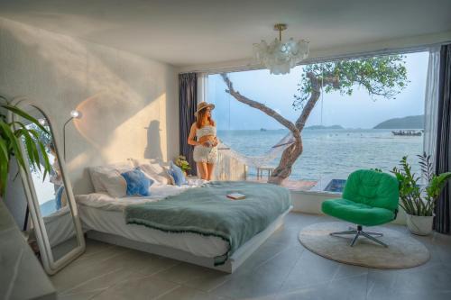 Koh Lan Hotel | White Beachfront Pool Villa Koh Larn