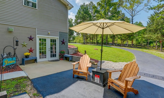 White Bluff Apartamento | White Bluff Rental w/ Seasonal Pool & Fire Pit!