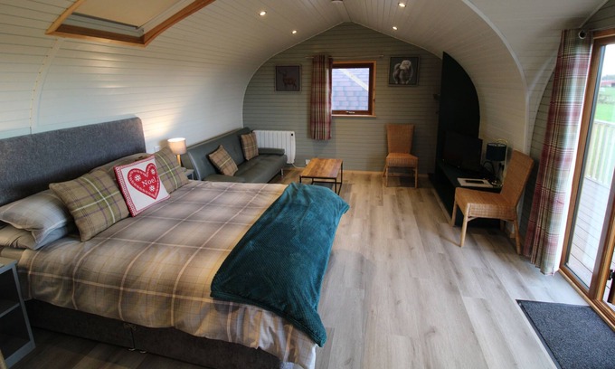Hayton Cabina | White Cleugh Pod with hot tub, firepit and BBQ close to Hadrian's Wall and Talkin Tarn