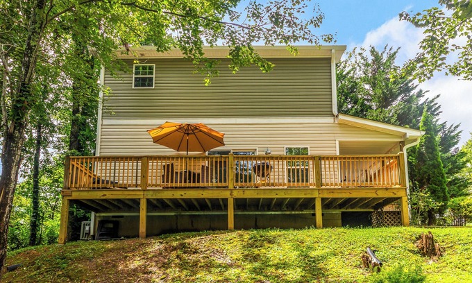 Skyland Cabaña | "White Cottage Inn" Charming, Cozy, Convenient!
