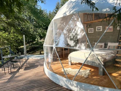 Siculeni Otro | White Fox Dome