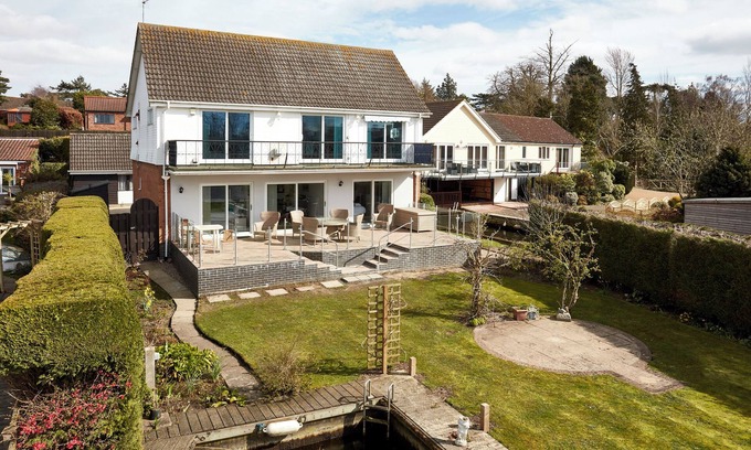 Horning Casa | WHITE GABLES, pet friendly, character holiday cottage in Horning