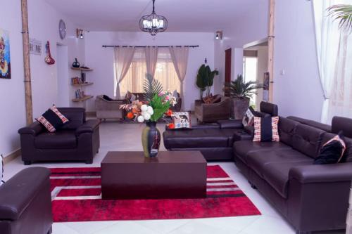 Central Kampala Casa | White Guest House -Kakiri