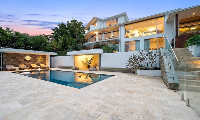 Copacabana Casa | "White Haus" – Resort Style Getaway