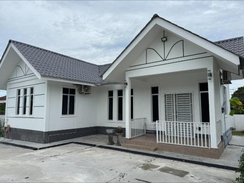 Bawah Casa | White House Homestay Langkawi Village & Paddy Views