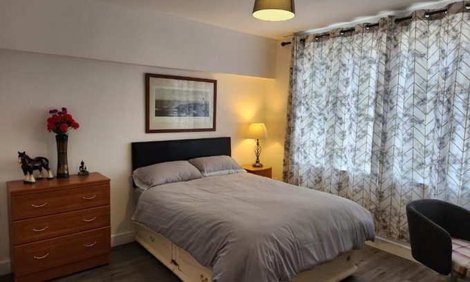 Warrington Casa | White House Ensuite double bedroom