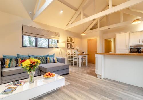 Halesworth Casa | White House Lodges - Swallow