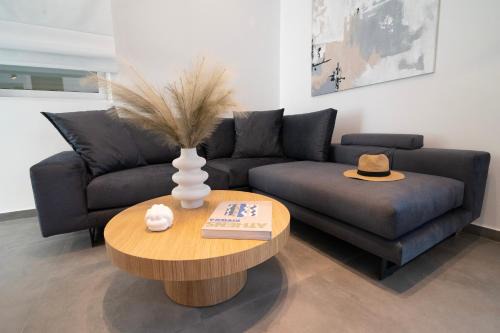Vouliagmeni Apartamento | White House Vouliagmeni 2-Free parking-next to the sea