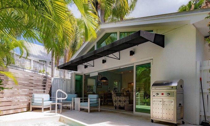 White Street Gallery District Casa | White Ibis: Charming 2BR Key West Home, Pool, Ideal for Downtown & Beach Fun, Dog-Friendly Retreat!