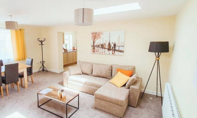Stroud Apartamento | White Jasmine in Stroud by Golden Valley