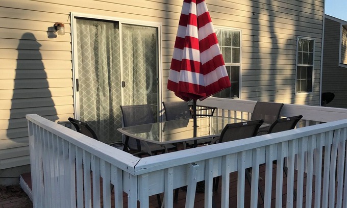 Lexington Casa | WHITE KNOLL BUNGALOW