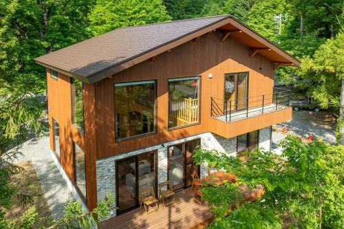 Happo Villa | White Lake Hill Hakuba by JAMSZ ROYALE