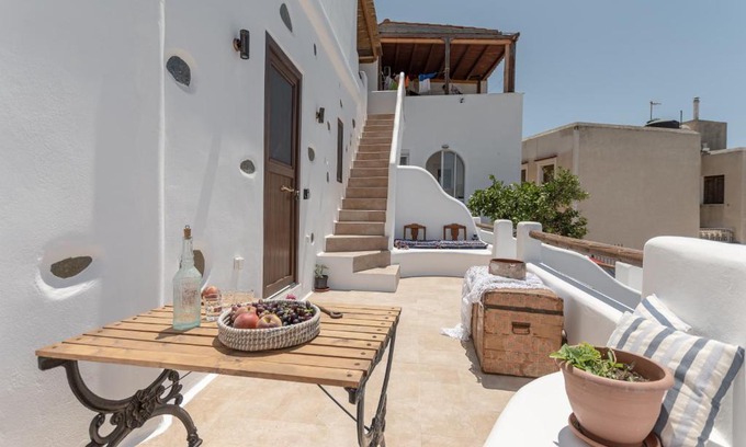 Glinado Casa | White Luxurious Apartments II