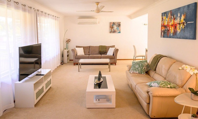 Coffs Harbour Casa | White Maple - room for the family