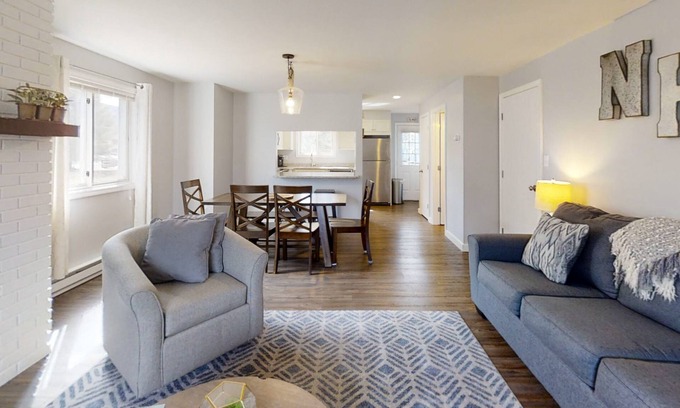 North Woodstock Condominio | White Mountains townhome walk to Pemi River and downtown, 1 mile to Lincoln!