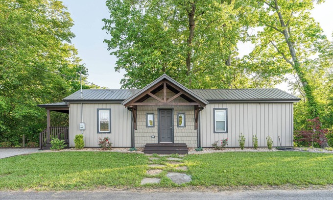 Buford Casa | White Oak Cottage Sleeps 4