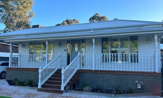 Heathcote Casa | White on Wright