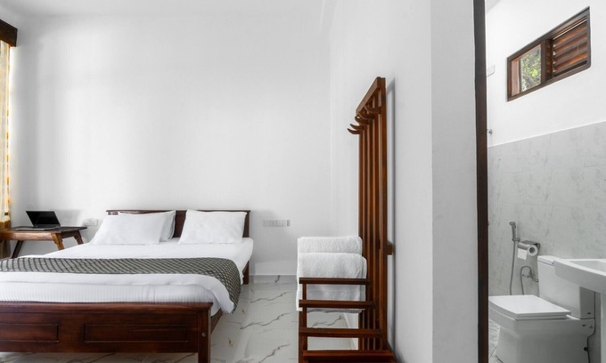 Pottuvil Division 2 Hotel | White Pearl Resort