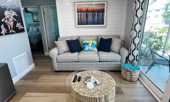 Englewood Cabaña | White Pelican at Shorebirds, Beach sunsets 3 min walk! Kayaks, Bikes and more!