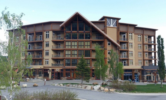 Sandpoint Condominio | Blanca Pine Lodge! A pie de pistas / esquí fuera. En la aldea. Vistas del lago y la montaña