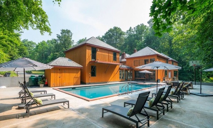 White Plains Casa | White Plains Midterm Jacuzzi Heated Pool Game Room