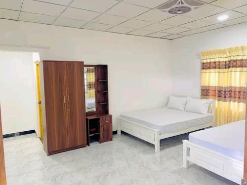 Nuwaragam Palatha East Hotel | White Queen