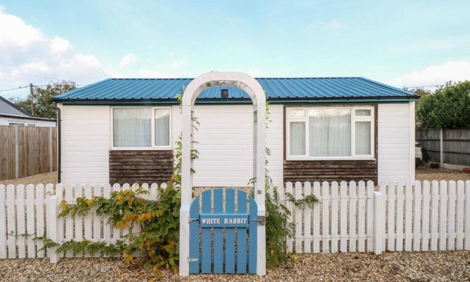 Irstead Casa | White Rabbit, Cross Lane