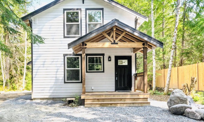 Ashford Cabina | White Rainier- HotTub+2BR+Loft/2BTH+AC+Wi-Fi