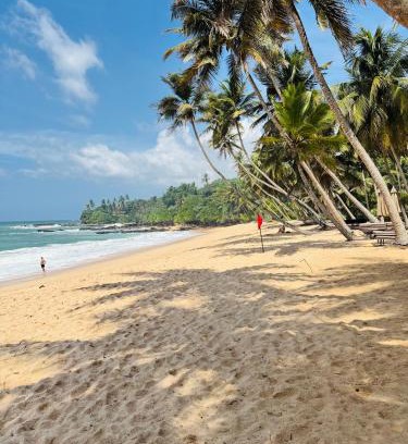 Tangalle Casa | White Resort - 1 Min walk to the Beaches