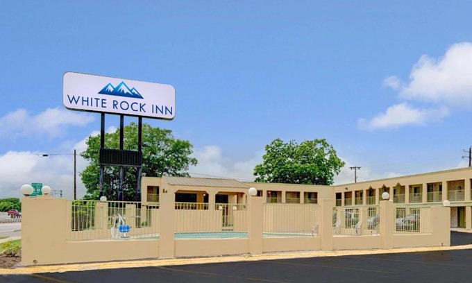 Rio Vista Hotel | White Rock Inn