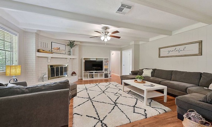 Wellborn Casa | White Rock Ranch - Beautiful Getaway Near the City